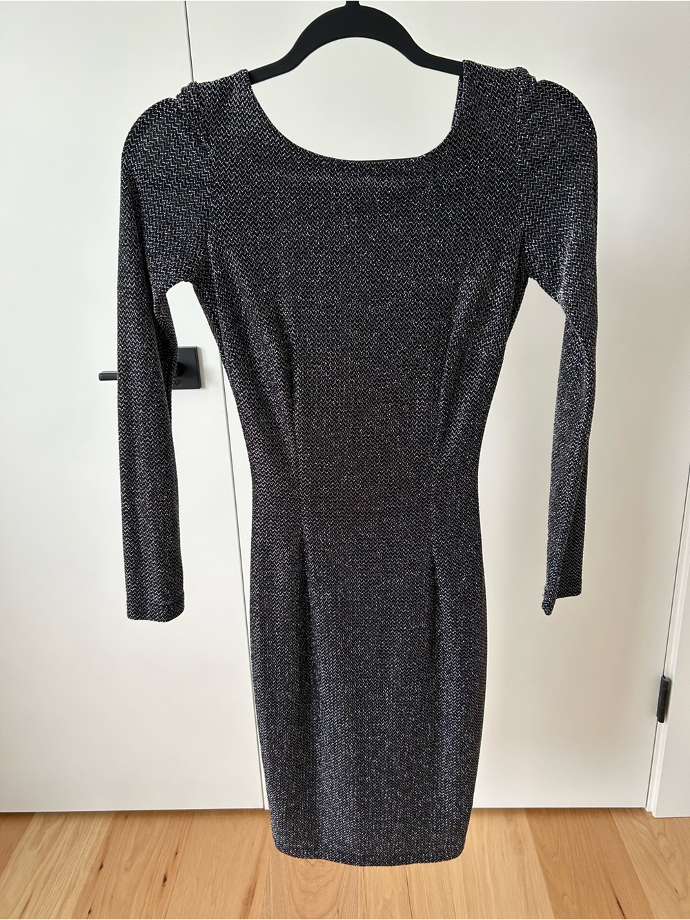 le château Long Sleeve Metallic Knit Bodycon Dress - Black/Silver